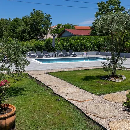 Zavala Villa Brzac