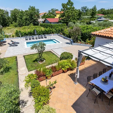 Zavala Villa *